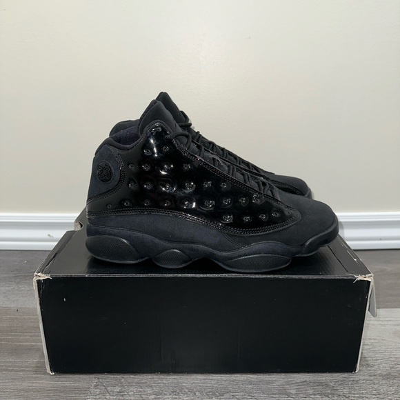 Jordan 13 Cap and Gown - Picture 4 of 5